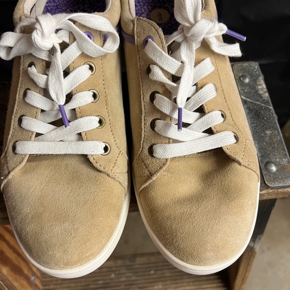 Revitalign 9 women’s orthotic tan sneakers - Picture 4 of 7